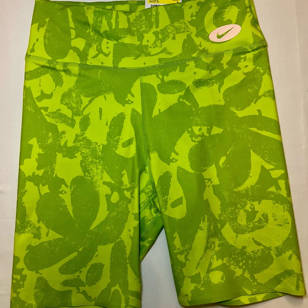 Nike Women's Green Patterned Shorts NWT size Small